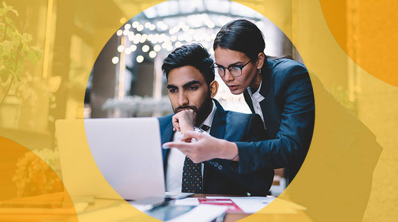 People building a chatbot online 5 tips