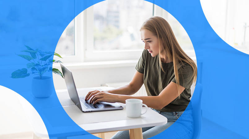 cm.com blog live chat human woman laptop